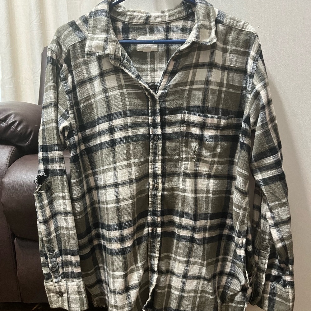 American Eagle Oversized Fit Distressed Flannel Size L